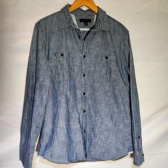 Banana Republic Men's Casual Button Down Shirt in Blue Jeans Color - Picture 5 of 12